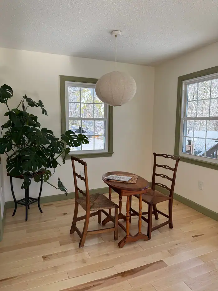 Light floor in a dining nook with a houseplant and round table
